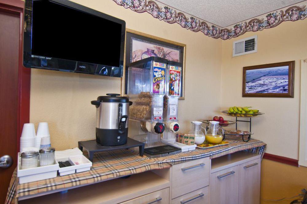Americas Best Value Inn Buda Étterem fotó