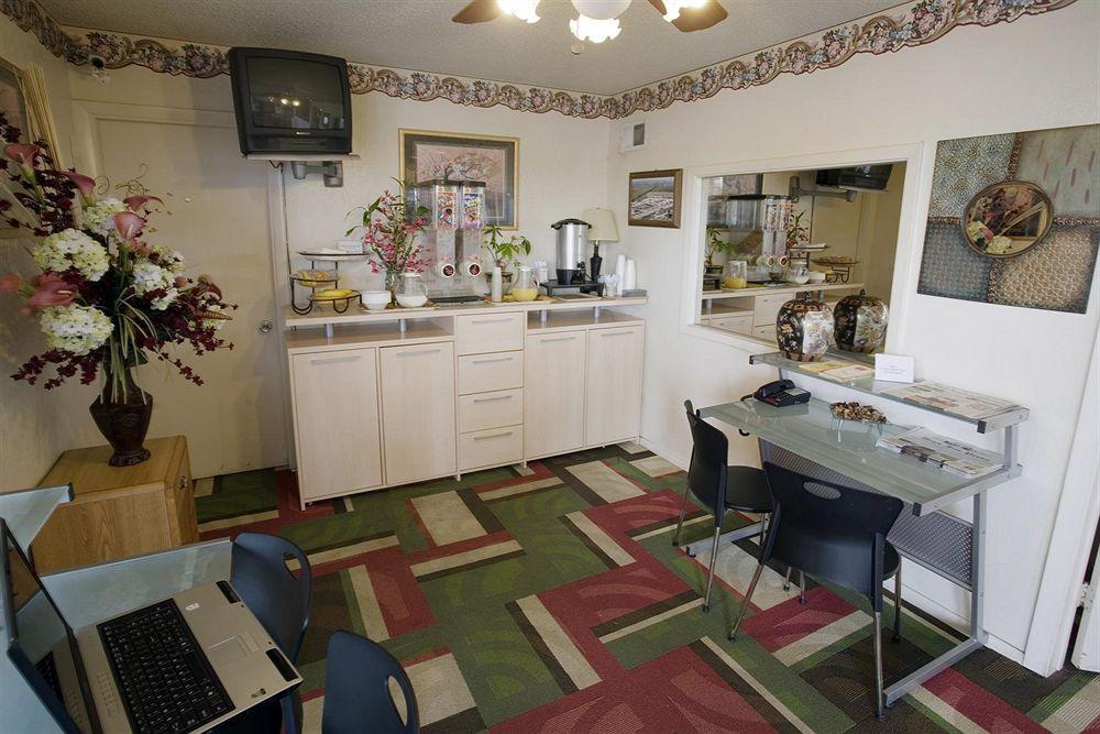 Americas Best Value Inn Buda Szoba fotó