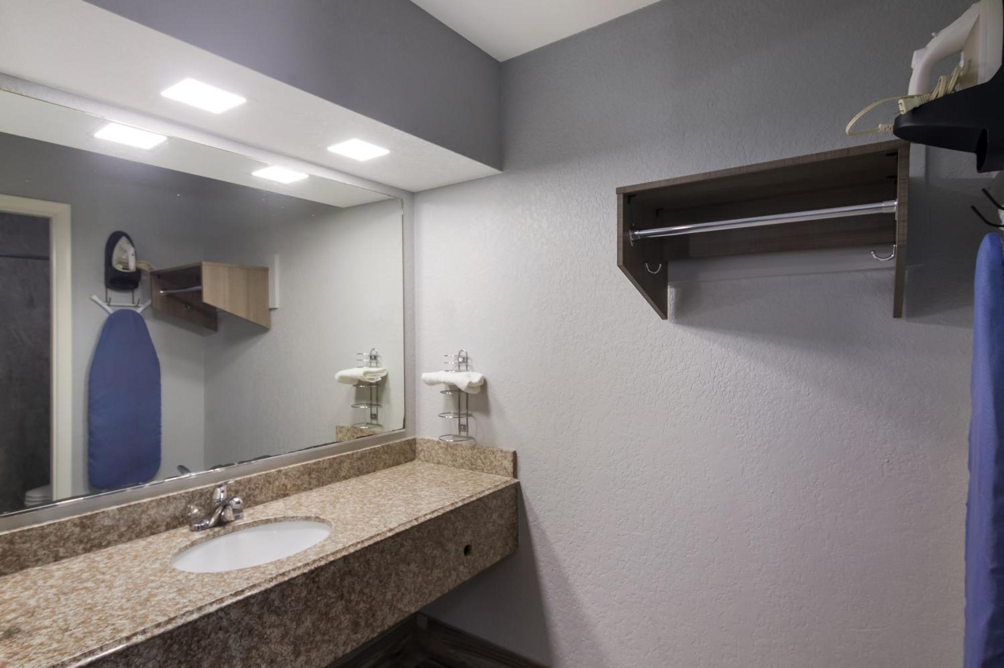Americas Best Value Inn Buda Kültér fotó