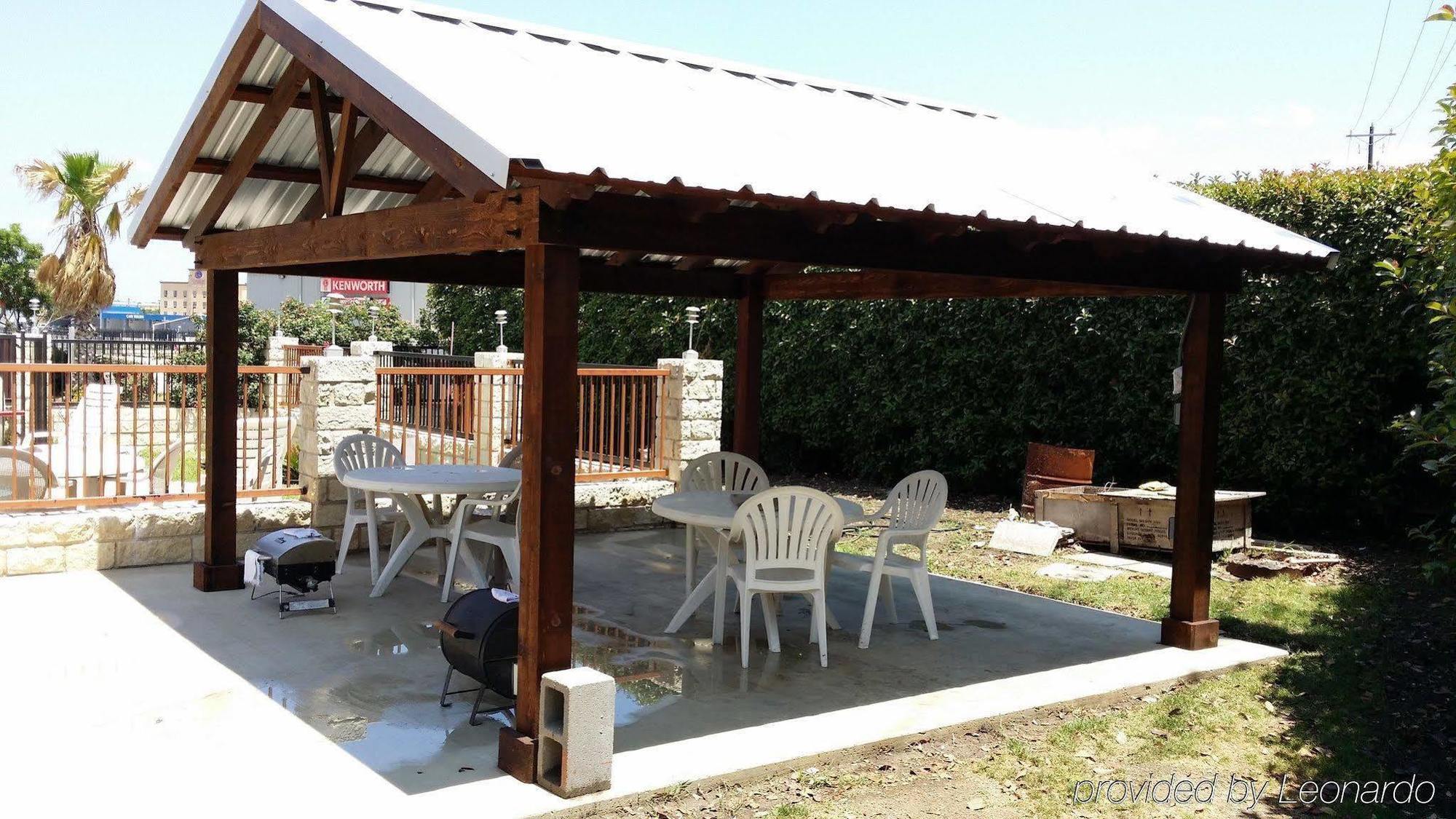Americas Best Value Inn Buda Kültér fotó